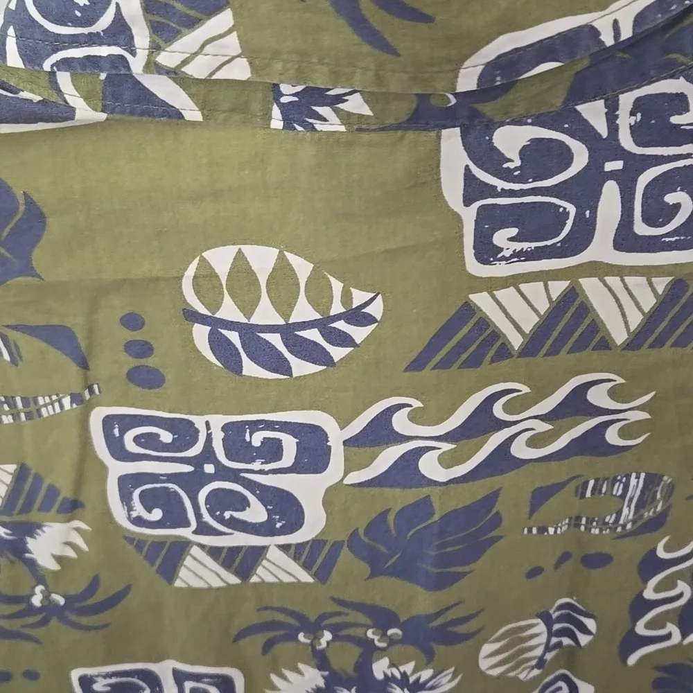 Old Navy Green and Blue Patterned Men's Shirt - Picture 8 of 9